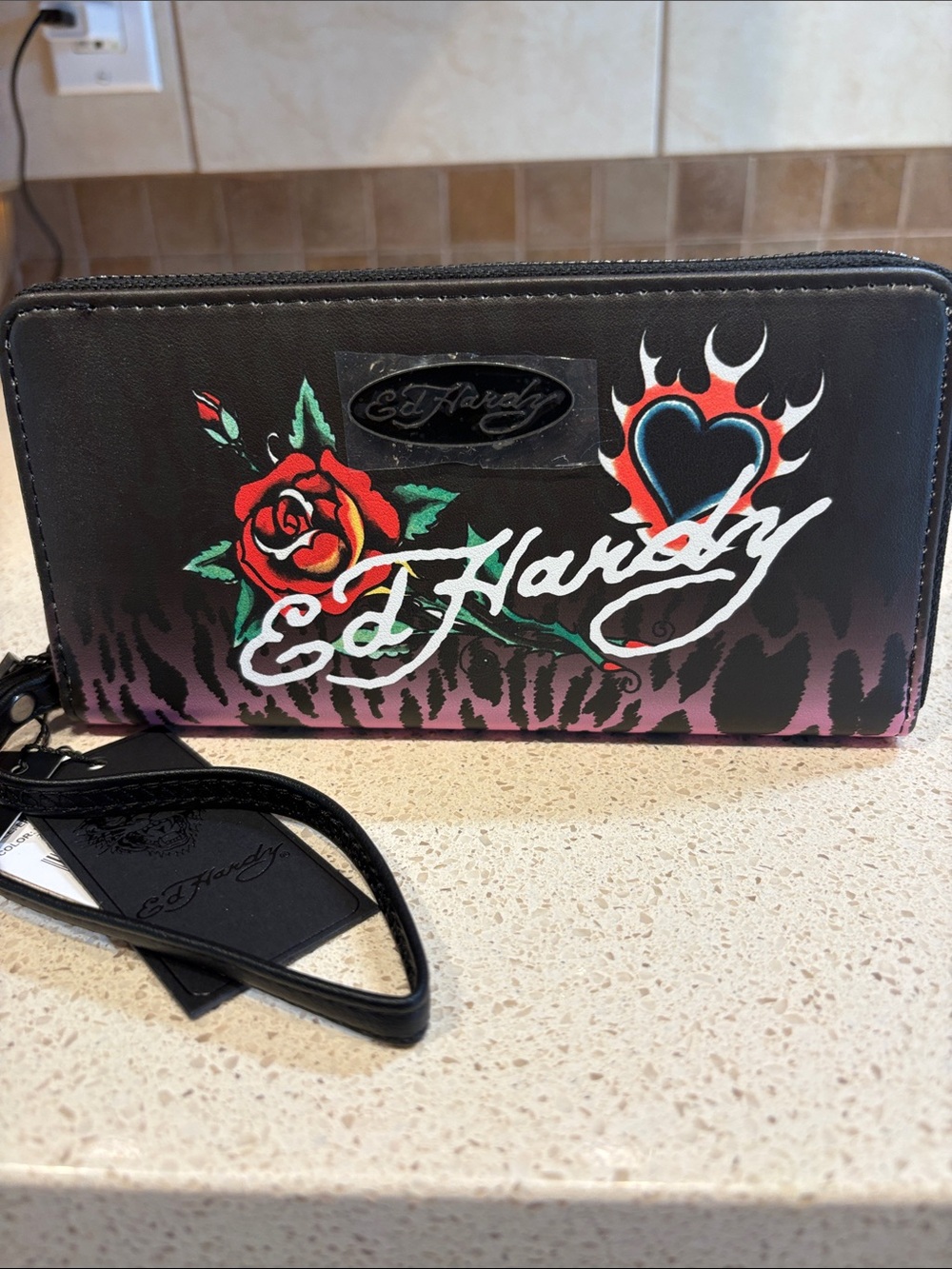 Ed Hardy NWT  Black Pink Rose Heart Vegan Leather Zip-Around Wristlet Wallet